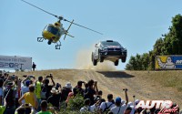 Jari-Matti Latvala al volante del Volkswagen Polo R WRC, durante el Rally de Italia/Cerdeña 2016, puntuable para el Campeonato del Mundo de Rallyes WRC 2016.