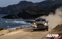 Henning Solberg al volante del Ford Fiesta RS WRC, durante el Rally de Italia/Cerdeña 2016, puntuable para el Campeonato del Mundo de Rallyes WRC 2016.