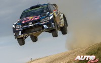 Jari-Matti Latvala al volante del Volkswagen Polo R WRC, durante el Rally de Italia/Cerdeña 2016, puntuable para el Campeonato del Mundo de Rallyes WRC 2016.