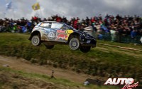 Andreas Mikkelsen al volante del Volkswagen Polo R WRC, durante el Rally de Portugal 2016, puntuable para el Campeonato del Mundo de Rallyes WRC 2016.