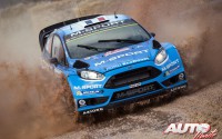 Eric Camilli al volante del Ford Fiesta RS WRC, durante el Rally de Italia/Cerdeña 2016, puntuable para el Campeonato del Mundo de Rallyes WRC 2016.