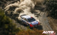 Dani Sordo al volante del Hyundai i20 WRC, durante el Rally de Italia/Cerdeña 2016, puntuable para el Campeonato del Mundo de Rallyes WRC 2016.