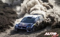 Jari-Matti Latvala al volante del Volkswagen Polo R WRC, durante el Rally de Italia/Cerdeña 2016, puntuable para el Campeonato del Mundo de Rallyes WRC 2016.