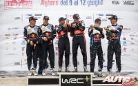 Podio del Rally de Italia/Cerdeña 2016. De izquierda a derecha: Miikka Anttila, Jari-Matti Latvala (Volkswagen), Nicolas Gilsoul, Thierry Neuville (Hyundai), Julien Ingrassia y Sébastien Ogier (Volkswagen).