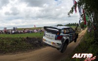 Jari-Matti Latvala al volante del Volkswagen Polo R WRC, durante el Rally de Polonia 2016, puntuable para el Campeonato del Mundo de Rallyes WRC 2016.