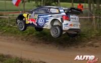 Sébastien Ogier al volante del Volkswagen Polo R WRC, durante el Rally de Polonia 2016, puntuable para el Campeonato del Mundo de Rallyes WRC 2016.