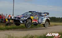 Jari-Matti Latvala al volante del Volkswagen Polo R WRC, durante el Rally de Polonia 2016, puntuable para el Campeonato del Mundo de Rallyes WRC 2016.