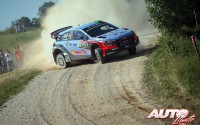 Hayden Paddon al volante del Hyundai i20 WRC, durante el Rally de Polonia 2016, puntuable para el Campeonato del Mundo de Rallyes WRC 2016.