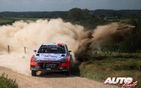 Dani Sordo al volante del Hyundai i20 WRC, durante el Rally de Polonia 2016, puntuable para el Campeonato del Mundo de Rallyes WRC 2016.