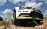 Pontus Tidemand al volante del Skoda Fabia R5 WRC2, durante el Rally de Polonia 2016, puntuable para el Campeonato del Mundo de Rallyes WRC2 2016.