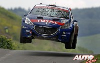 José Antonio Suárez al volante del Peugeot 208 T16 R5 WRC2, durante el Rally de Alemania 2016, puntuable para el Campeonato del Mundo de Rallyes WRC2.