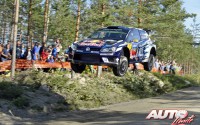 Andreas Mikkelsen al volante del Volkswagen Polo R WRC, durante el Rally de Finlandia 2016, puntuable para el Campeonato del Mundo de Rallyes WRC.