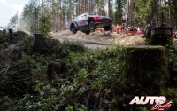 Hayden Paddon al volante del Hyundai i20 WRC, durante el Rally de Finlandia 2016, puntuable para el Campeonato del Mundo de Rallyes WRC.
