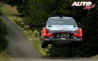 Thierry Neuville al volante del Hyundai i20 WRC, durante el Rally de Alemania 2016, puntuable para el Campeonato del Mundo de Rallyes WRC.