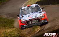 Dani Sordo al volante del Hyundai i20 WRC, durante el Rally de Alemania 2016, puntuable para el Campeonato del Mundo de Rallyes WRC.
