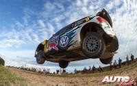 Andreas Mikkelsen al volante del Volkswagen Polo R WRC, durante el Rally de Finlandia 2016, puntuable para el Campeonato del Mundo de Rallyes WRC.