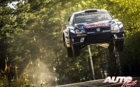Sébastien Ogier al volante del Volkswagen Polo R WRC, durante el Rally de Finlandia 2016, puntuable para el Campeonato del Mundo de Rallyes WRC.