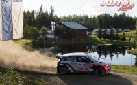 Hayden Paddon al volante del Hyundai i20 WRC, durante el Rally de Finlandia 2016, puntuable para el Campeonato del Mundo de Rallyes WRC.