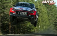 Hayden Paddon al volante del Hyundai i20 WRC, durante el Rally de Finlandia 2016, puntuable para el Campeonato del Mundo de Rallyes WRC.