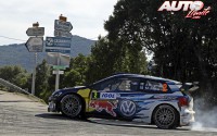 Jari-Matti Latvala al volante del Volkswagen Polo R WRC, durante el Rally de Francia / Tour de Córcega 2016, puntuable para el Campeonato del Mundo de Rallyes WRC 2016.