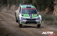 Pontus Tidemand al volante del Skoda Fabia R5 WRC2, durante el Rally de España / Cataluña 2016, puntuable para el Campeonato del Mundo de Rallyes WRC2 2016.