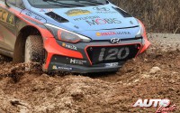 Dani Sordo al volante del Hyundai i20 WRC, durante el Rally de España / Cataluña 2016, puntuable para el Campeonato del Mundo de Rallyes WRC 2016.