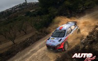 Dani Sordo al volante del Hyundai i20 WRC, durante el Rally de España / Cataluña 2016, puntuable para el Campeonato del Mundo de Rallyes WRC 2016.