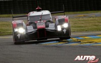 El Audi R18 e-tron quattro de Audi Sport Team Joest, pilotado por Lucas Di Grassi, Loïc Duval y Oliver Jarvis, durante los entrenamientos preparatorios de las 24 Horas de Le Mans 2016.