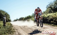 Iván Cervantes, a los mandos de la KTM 450 Rally, durante la 2ª etapa del Rally Dakar 2017, disputada entre Resistencia y San Miguel de Tucumán (Argentina).