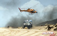 Dmitry Sotnikov, al volante del Kamaz 4326, durante la 5ª etapa del Rally Dakar 2017, disputada entre Tupiza y Oruro (Bolivia).