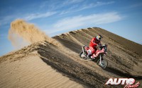 Iván Cervantes, a los mandos de la KTM 450 Rally, durante la 4ª etapa del Rally Dakar 2017, disputada entre San Salvador de Jujuy (Argentina) y Tupiza (Bolivia).