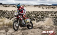 Joan Barreda, a los mandos de la Honda CRF450 Rally, durante la 8ª etapa del Rally Dakar 2017, disputada entre Uyuni (Bolivia) y Salta (Argentina).