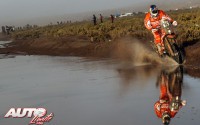 Iván Cervantes, a los mandos de la KTM 450 Rally, durante la 8ª etapa del Rally Dakar 2017, disputada entre Uyuni (Bolivia) y Salta (Argentina).