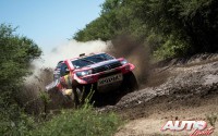 Nasser Al-Attiyah, al volante del Toyota Hilux V8 4x4, durante la 2ª etapa del Rally Dakar 2017, disputada entre Resistencia y San Miguel de Tucumán (Argentina).
