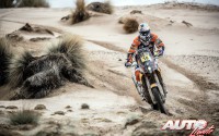 Matthias Walkner, a los mandos de la KTM 450 Rally Replica, durante la 7ª etapa del Rally Dakar 2017, disputada entre La Paz y Uyuni (Bolivia).