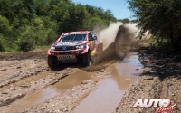 Giniel De Villiers, al volante del Toyota Hilux V8 4x4, durante la 2ª etapa del Rally Dakar 2017, disputada entre Resistencia y San Miguel de Tucumán (Argentina).