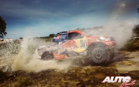 Nasser Al-Attiyah, al volante del Toyota Hilux V8 4x4, durante la 1ª etapa del Rally Dakar 2017, disputada entre Asunción (Paraguay) y Resistencia (Argentina).