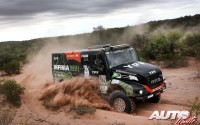 Federico Villagra, al volante del Iveco Powerstar 4x4, durante la 11ª etapa del Rally Dakar 2017, disputada entre San Juan y Río Cuarto (Argentina).