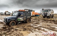 Las lluvias torrenciales caídas en Bolivia obligaron a la organización a suspender dos etapas del Rally Dakar 2017. Los equipos tuvieron que ser ayudados y remolcados por vehículos de asistencia en el vivac de Oruro, en donde el barro se apoderó del terreno y dificultó el movimiento de los participantes.