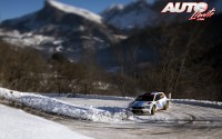 Andreas Mikkelsen, al volante del Skoda Fabia R5 WRC2, durante el Rallye de Montecarlo 2017, puntuable para el Campeonato del Mundo de Rallyes WRC2.