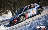Thierry Neuville, al volante del Hyundai i20 Coupé WRC, durante el Rallye de Montecarlo 2017, puntuable para el Campeonato del Mundo de Rallyes WRC.