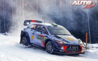 Hayden Paddon, al volante del Hyundai i20 Coupé WRC, durante el Rallye de Suecia 2017, puntuable para el Campeonato del Mundo de Rallyes WRC.
