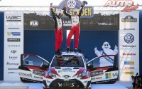 Jari-Matti Latvala y Miikka Anttila celebrando su victoria en el Rallye de Suecia 2017, puntuable para el Campeonato del Mundo de Rallyes WRC.