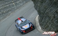 Thierry Neuville, al volante del Hyundai i20 Coupé WRC, durante el Rallye de Montecarlo 2017, puntuable para el Campeonato del Mundo de Rallyes WRC.