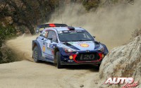 Thierry Neuville, al volante del Hyundai i20 Coupé WRC, durante el Rallye de México 2017, puntuable para el Campeonato del Mundo de Rallyes WRC.