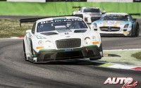 El Bentley Continental GT3 pilotado por Andy Soucek, Maxime Soulet y Maxi Buhk, durante la carrera disputada en el circuito de Monza (Italia), puntuable para el campeonato de Gran Turismo "Blancpain Endurance Series" 2015.