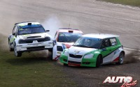 Espectacular lance de carrera protagonizado por tres participantes de la Categoría Súper 1600 en una prueba del Campeonato Británico de Rallycross 2013.