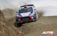 Thierry Neuville, al volante del Hyundai i20 Coupé WRC, durante el Rallye de México 2017, puntuable para el Campeonato del Mundo de Rallyes WRC.