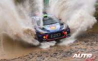 Hayden Paddon, al volante del Hyundai i20 Coupé WRC, durante el Rallye de México 2017, puntuable para el Campeonato del Mundo de Rallyes WRC.