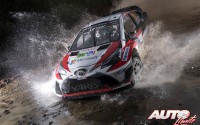 Juho Hänninen, al volante del Toyota Yaris WRC, durante el Rallye de México 2017, puntuable para el Campeonato del Mundo de Rallyes WRC.